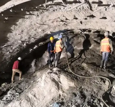 高青拱顶带模注浆料的施工流程及注意事项